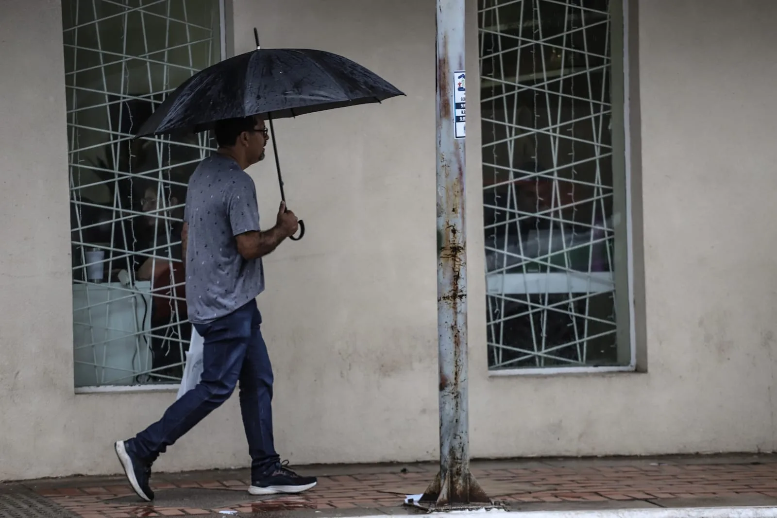 Defesa Civil é acionada para vistoriar imóveis durante temporal em Rio Branco