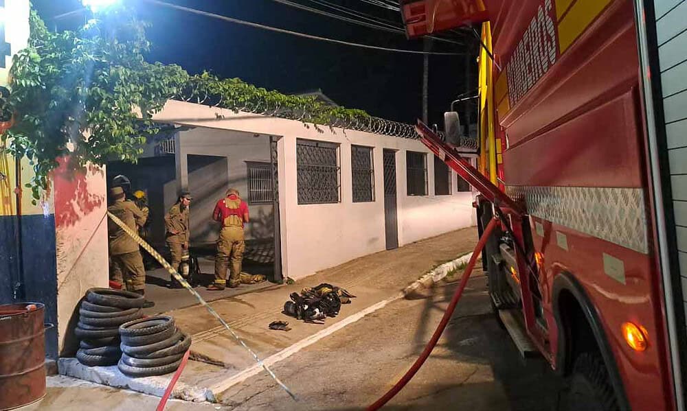 Em Rio Branco, Rádio Capital pega fogo após curto-circuito em uma das salas da emissora