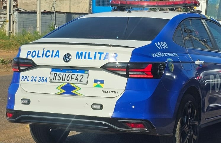 Em Rondônia, homem pula de viatura da PM em movimento após agredir ex-mulher