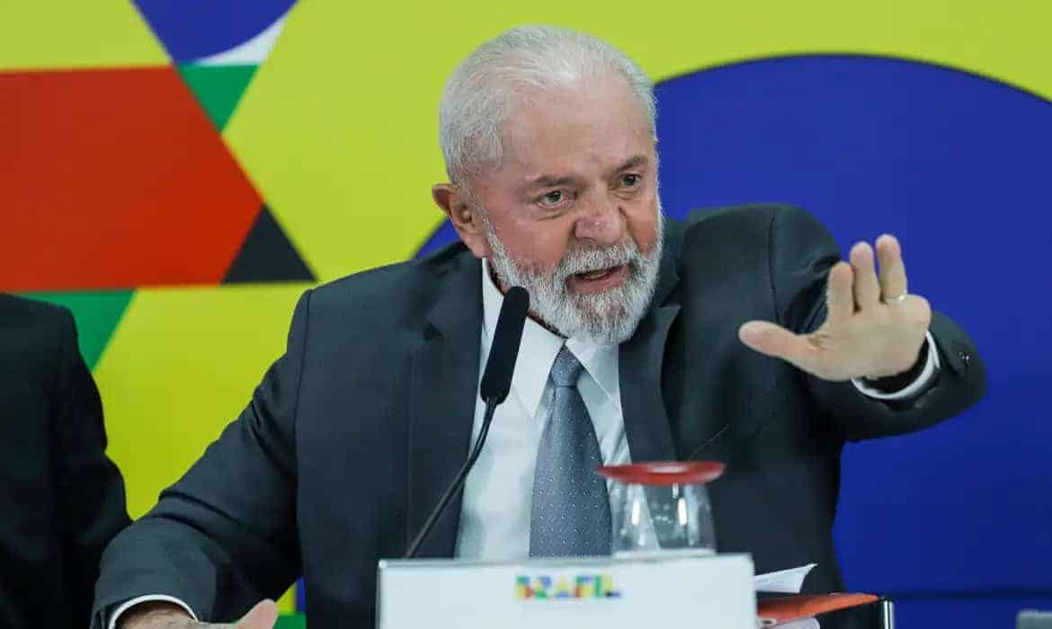 Lula cancela viagem à Rússia para os Brics após acidente doméstico