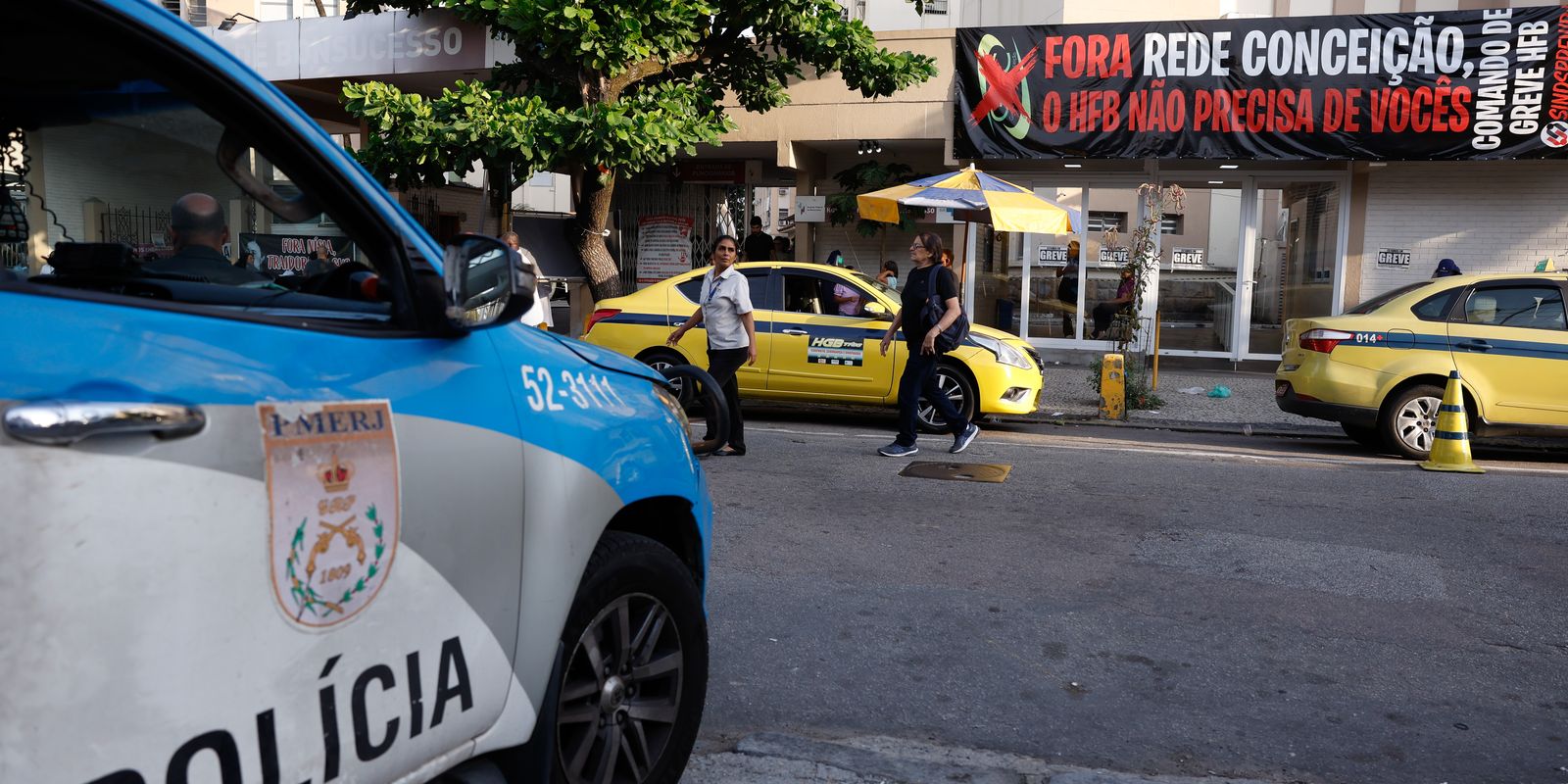 Manifestantes bloqueiam entrada de gestores em hospital do Rio