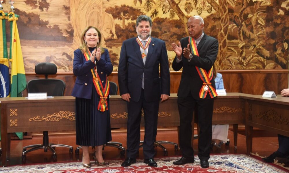 Ministro do CNJ Guilherme Caputo Bastos é homenageado com outorga da Ordem do Poder Judiciário do Estado do Acre