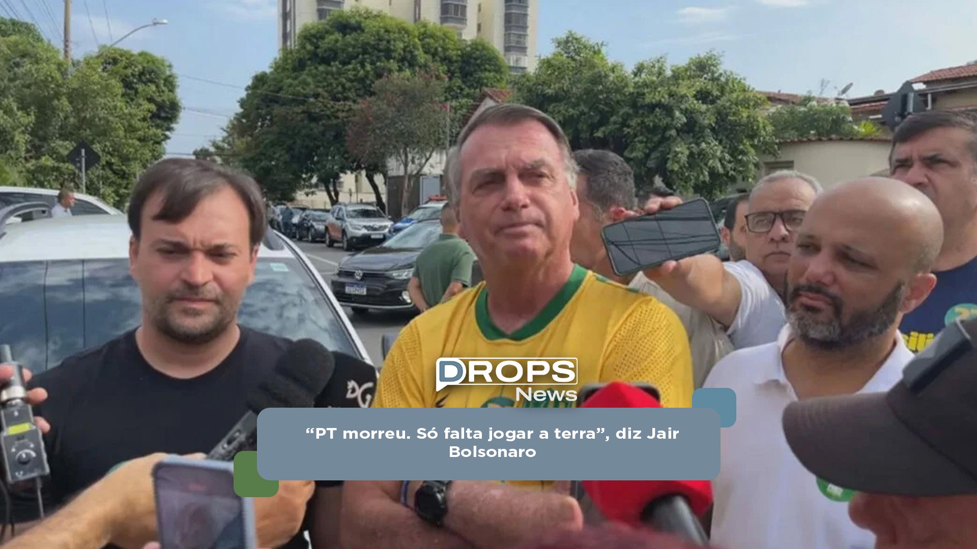 “PT morreu. Só falta jogar a terra”, diz Jair Bolsonaro