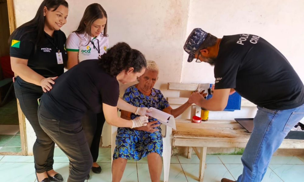 Polícia Civil do Acre realiza atendimento domiciliar para emissão de documento de identidade a senhora de 106 anos