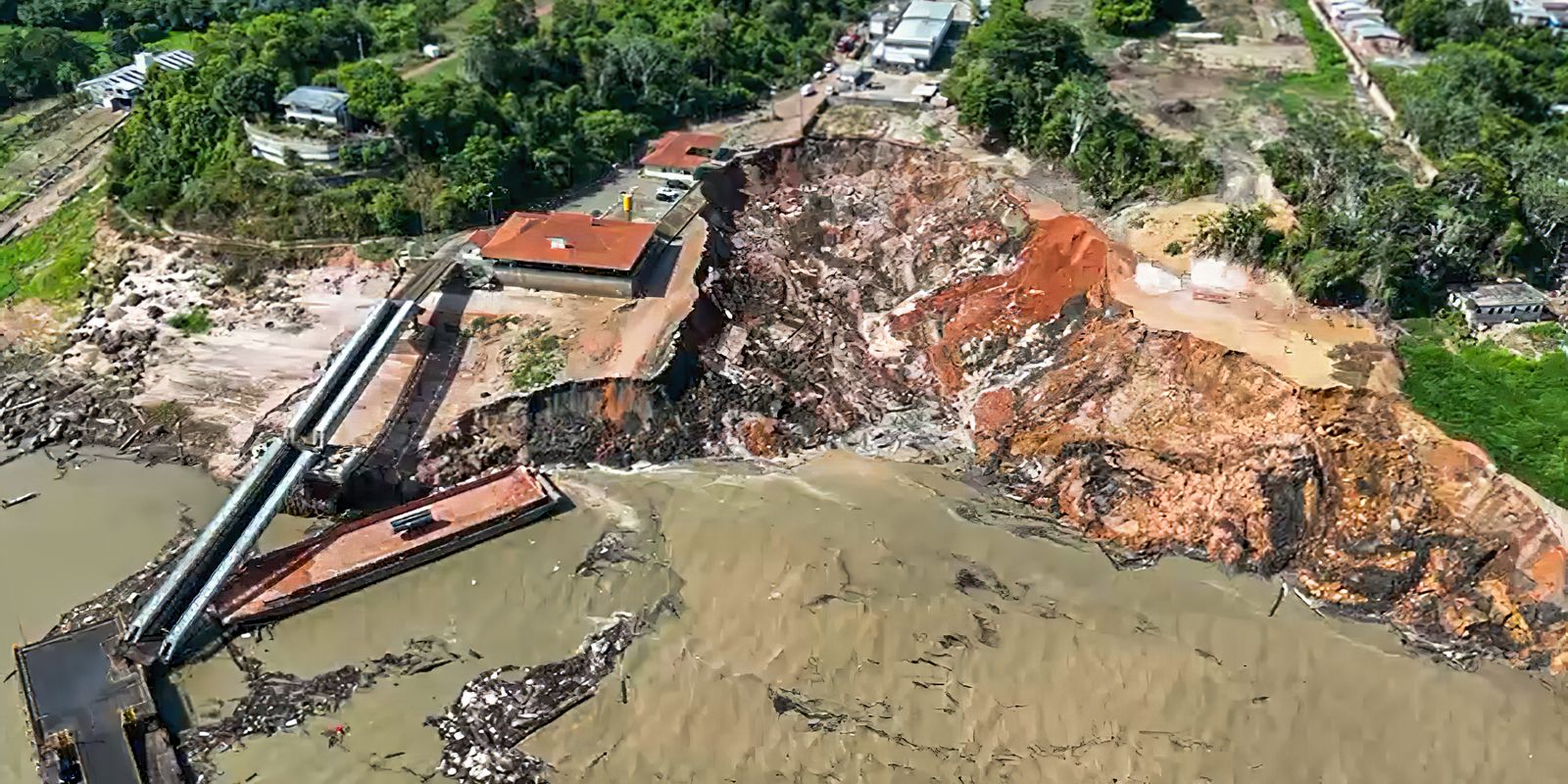 Porto em Manacapuru, no Amazonas, desaba em meio a obras