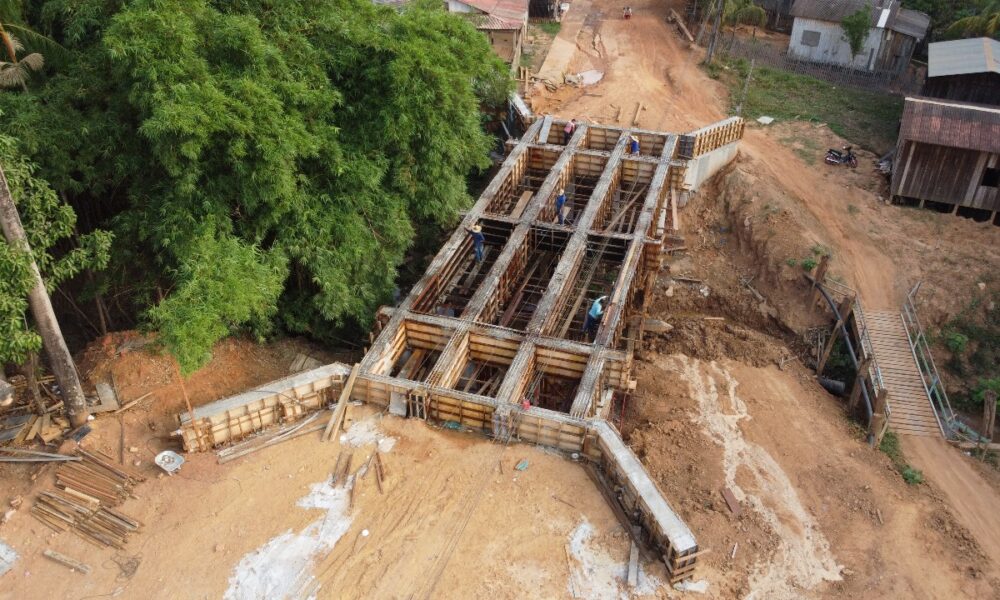 Prefeitura segue avançando na construção da primeira ponte de alvenaria de Epitaciolândia