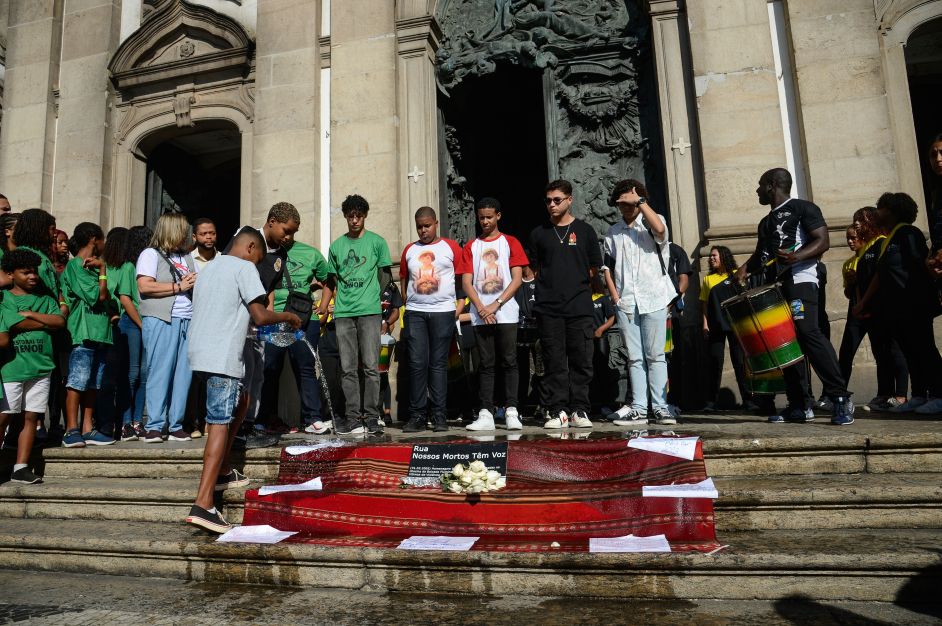 Relembre a chacina da Candelária, tema de minissérie que estreia hoje