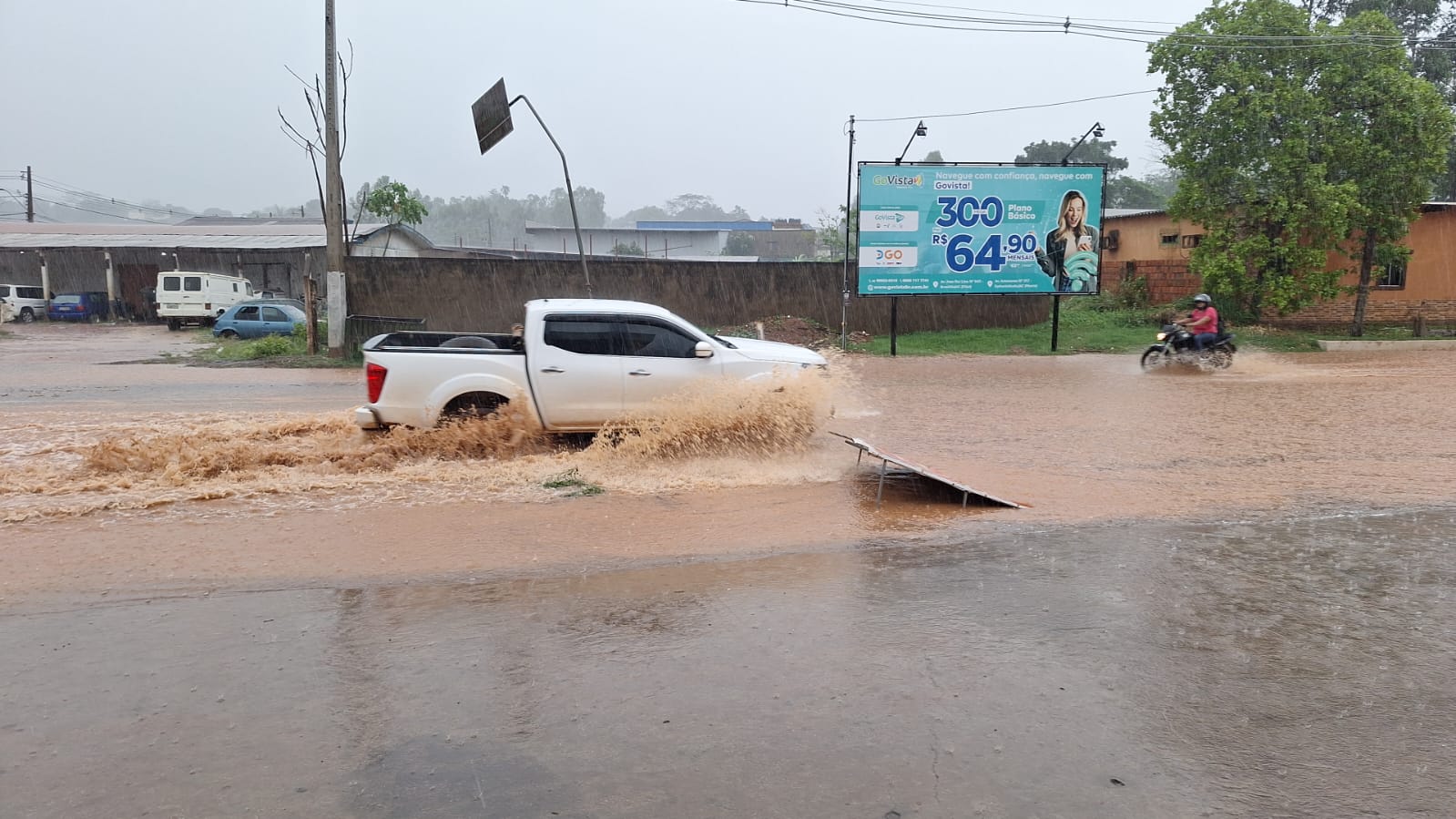 Rio Branco registra 24 mm de chuva com quedas de árvores e destelhamentos – ac24horas.com