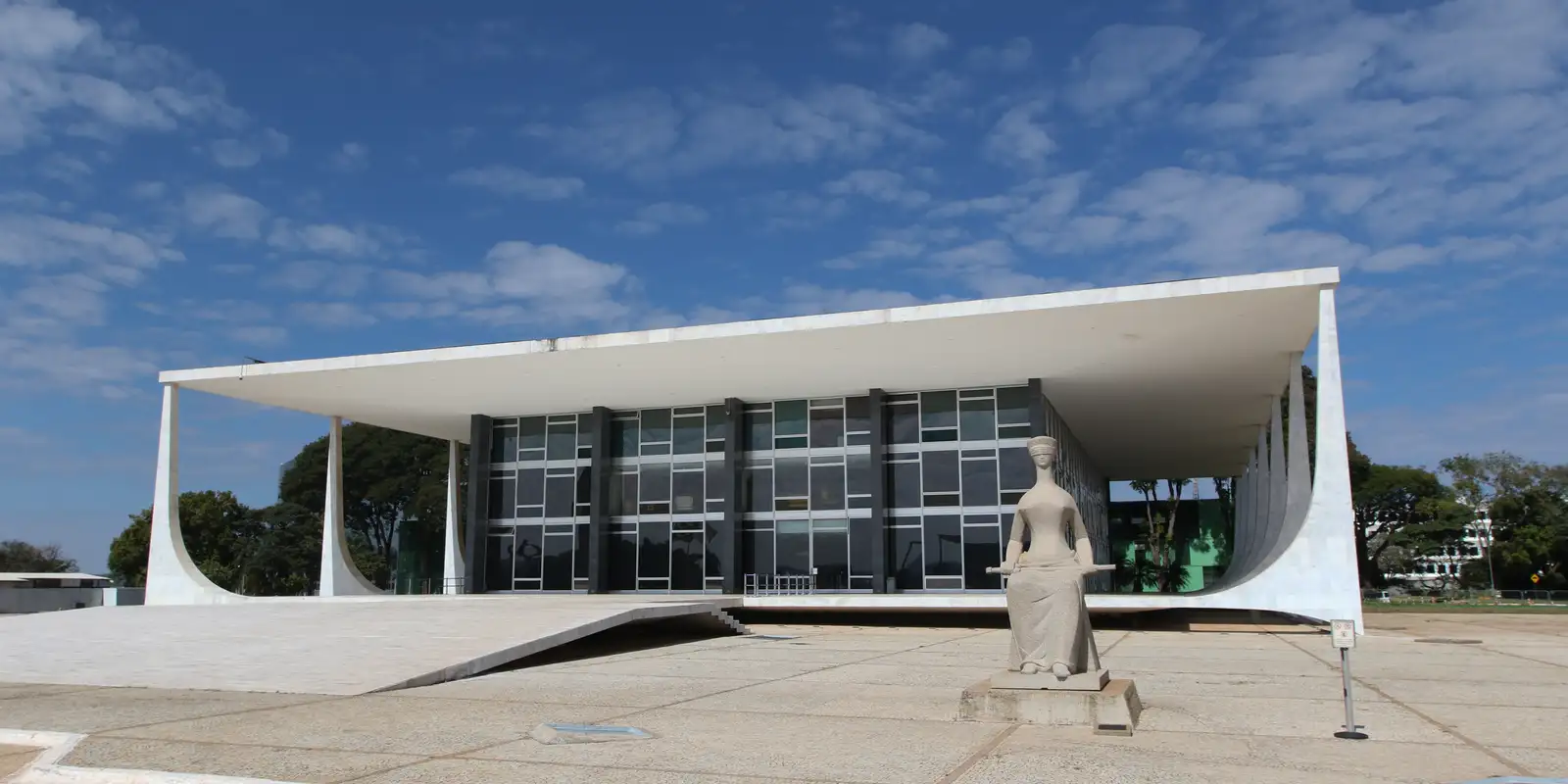 STF recebe duas ações para suspender PEC que limita atuação da Corte