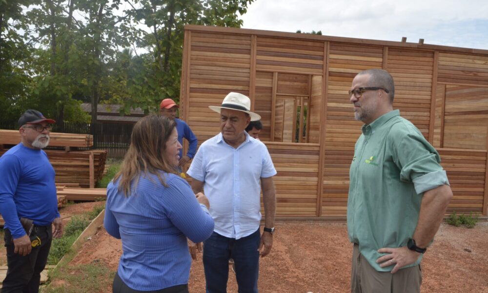 Setor madeireiro reforça apoio à Prefeitura de Rio Branco para construção das casas do “1001 Dignidades”