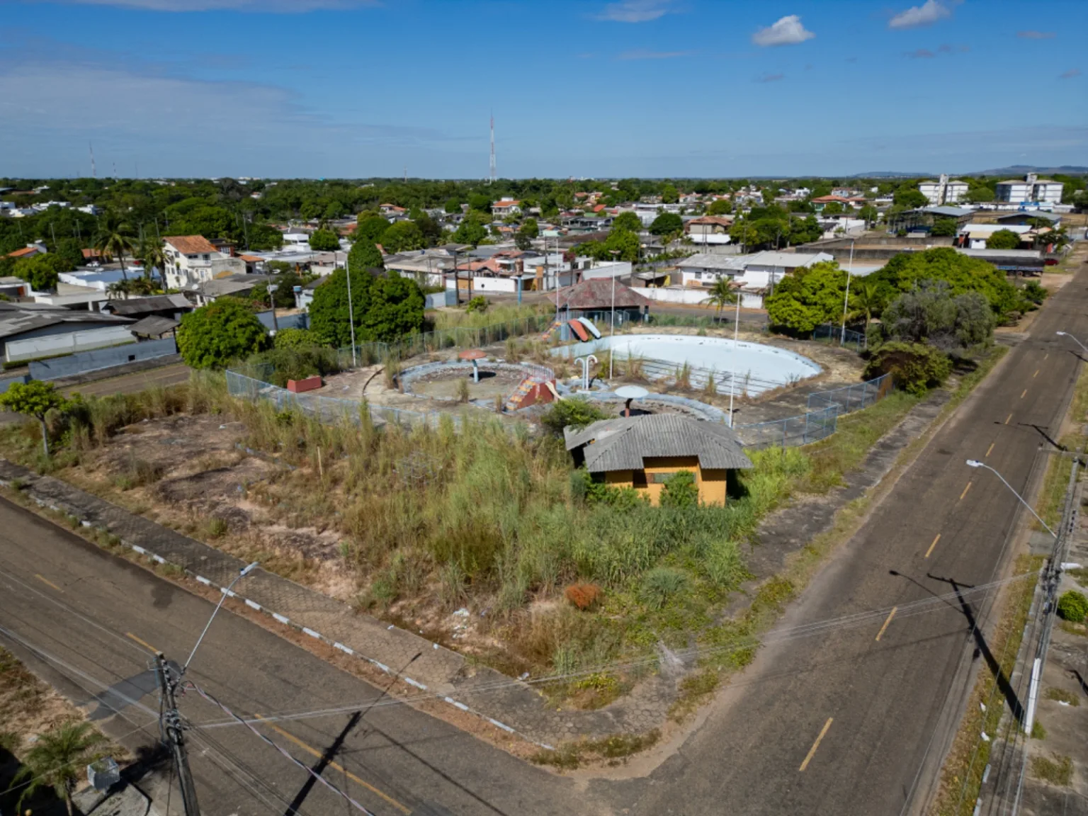 Abandono de parques aquáticos e o contrato que consumiu R$43,3 milhões em dois anos