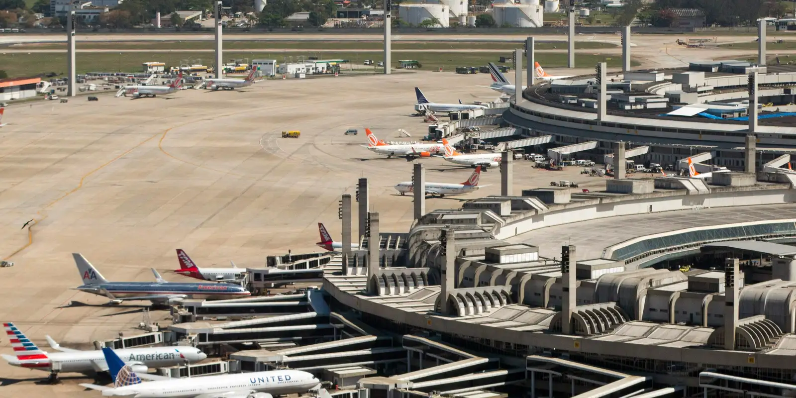 Aviões da força aérea britânica fazem pouso de emergência no Rio