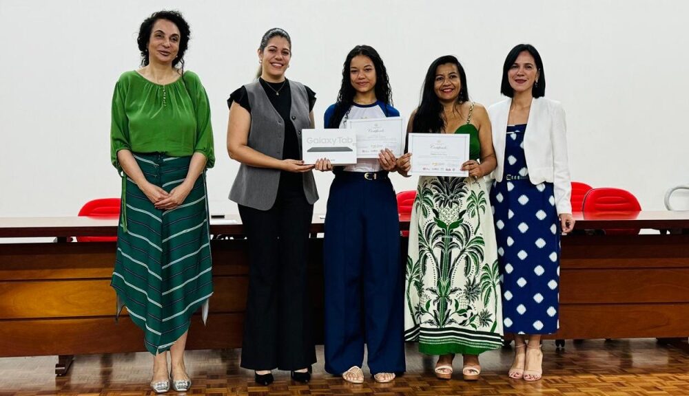 Comsiv premia vencedores do concurso de redação do Programa Conscientização Pela Paz no Lar