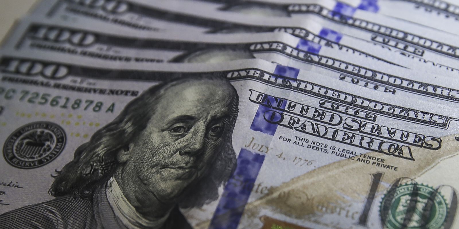 Dólar fecha na maior cotação do Plano Real na espera por cortes