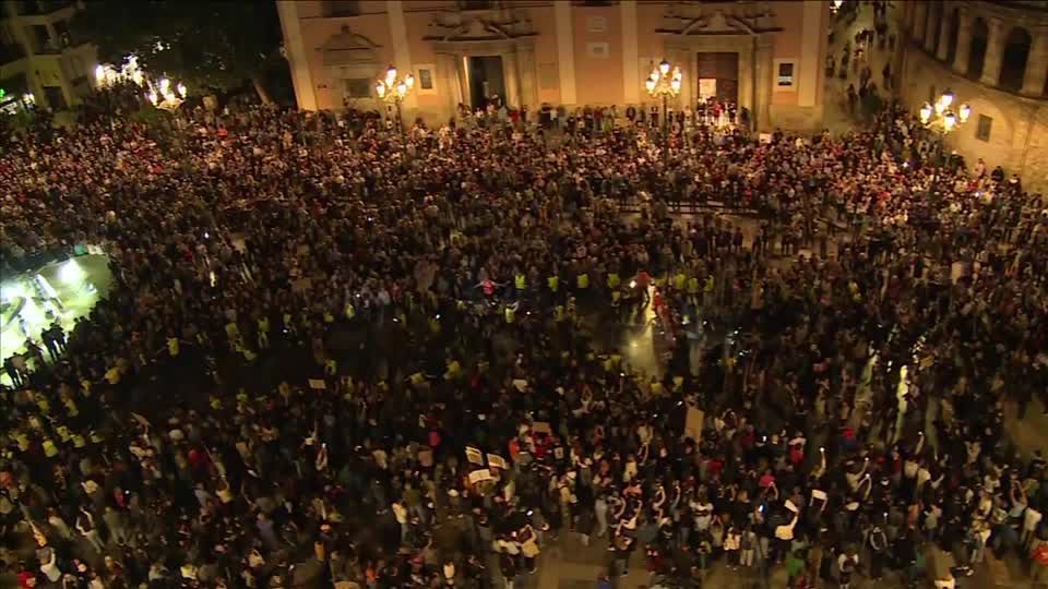 Espanha: Milhares de pessoas protestam em Valência após enchentes mortais