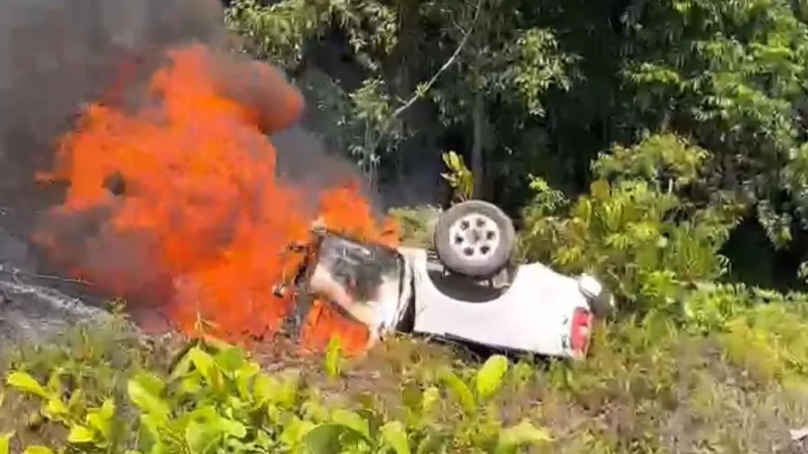 Homem morre em acidente entre caminhonete e caminhão de combustível na BR-174