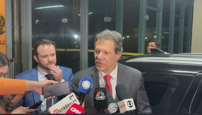 Lula pediu a inclusão de mais um ministério na lista de corte de gastos, diz Haddad