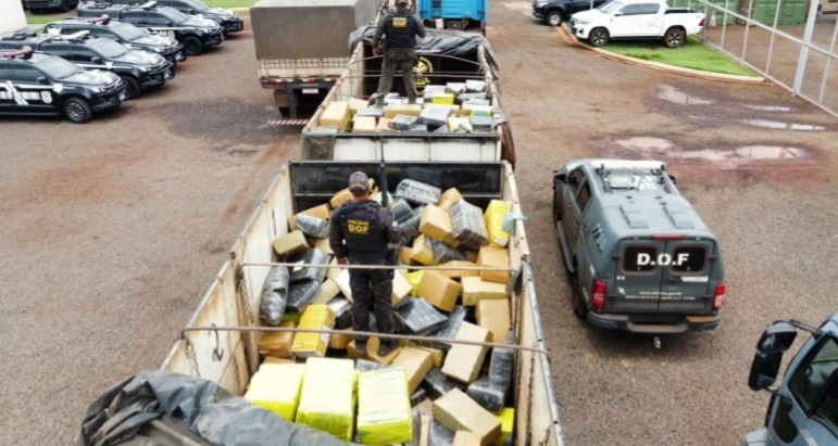 Motorista de carreta é preso transportando 12 toneladas de maconha neste domingo, 3