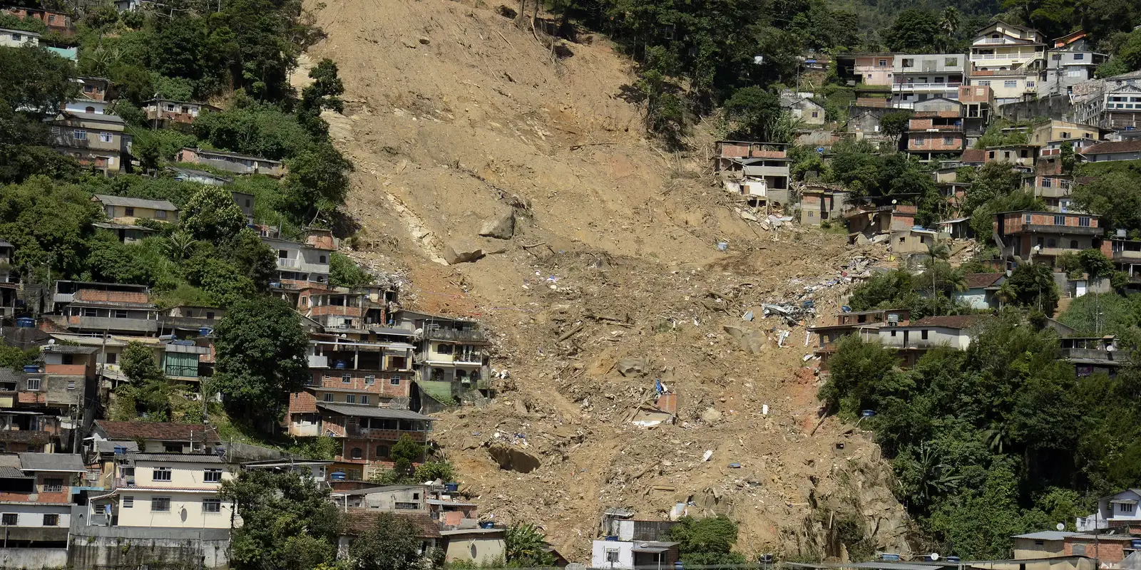 Ossada humana achada em Petrópolis pode ser de vítima de chuva de 2022