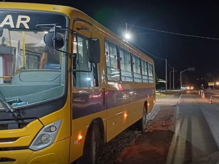 PRF autua motorista de ônibus escolar por ter bebido e se negar a fazer o bafômetro em cidade do RN