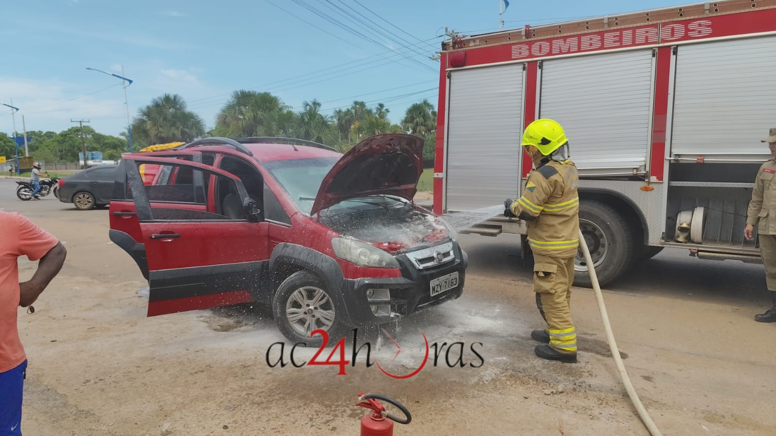 Pane elétrica incendeia carro e deixa mulher com queimaduras – ac24horas.com