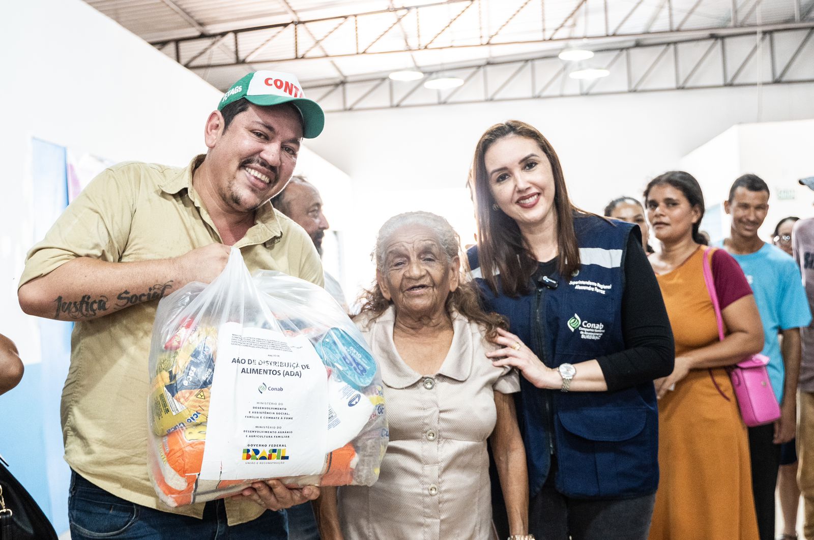 População de Acrelândia recebe cestas básicas do Governo Lula