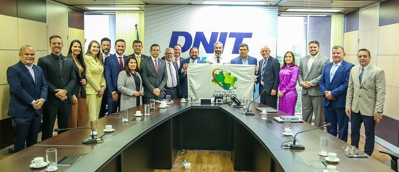 Presidente do Parlamento Amazônico se reúne com membros da diretoria do DNIT em Brasília