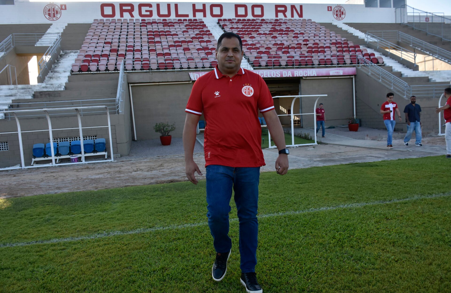 “Quero uma equipe que nunca se entregue em campo”, disse Leston, novo técnico do América