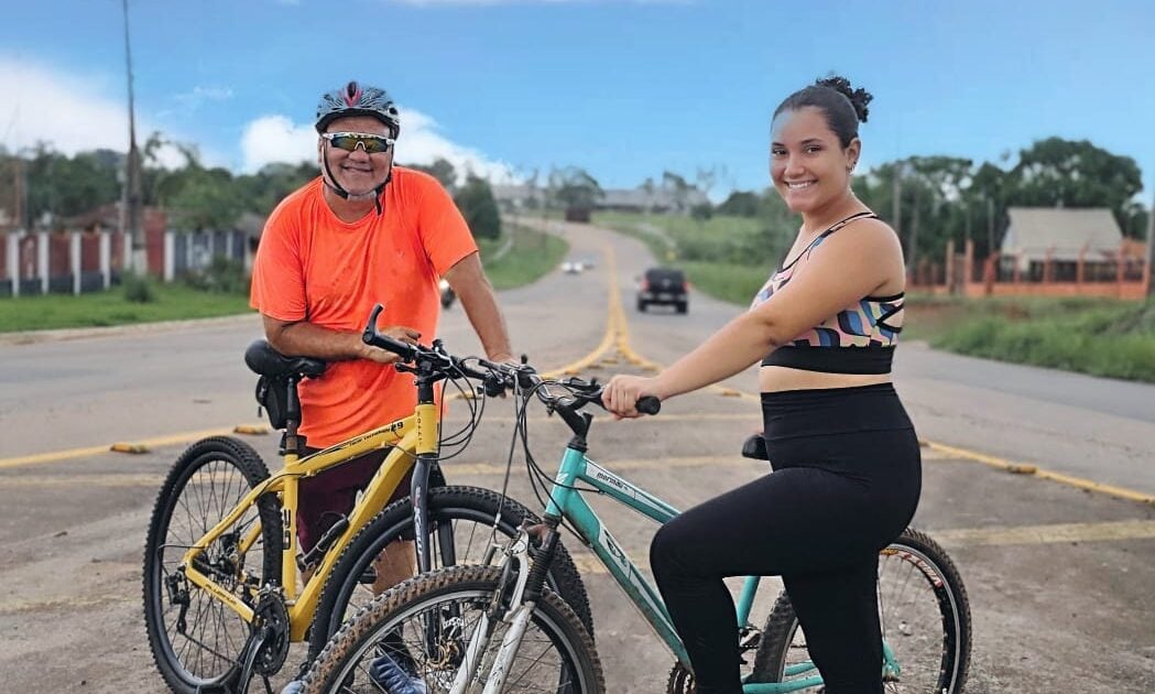 jovem com depressão se inspira em vídeos e passa a pedalar