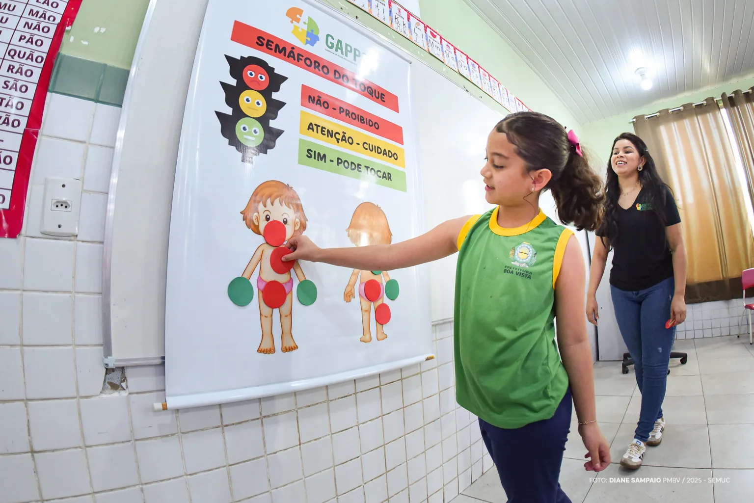 Alunos participam de ação educativa sobre combate ao abuso infantil