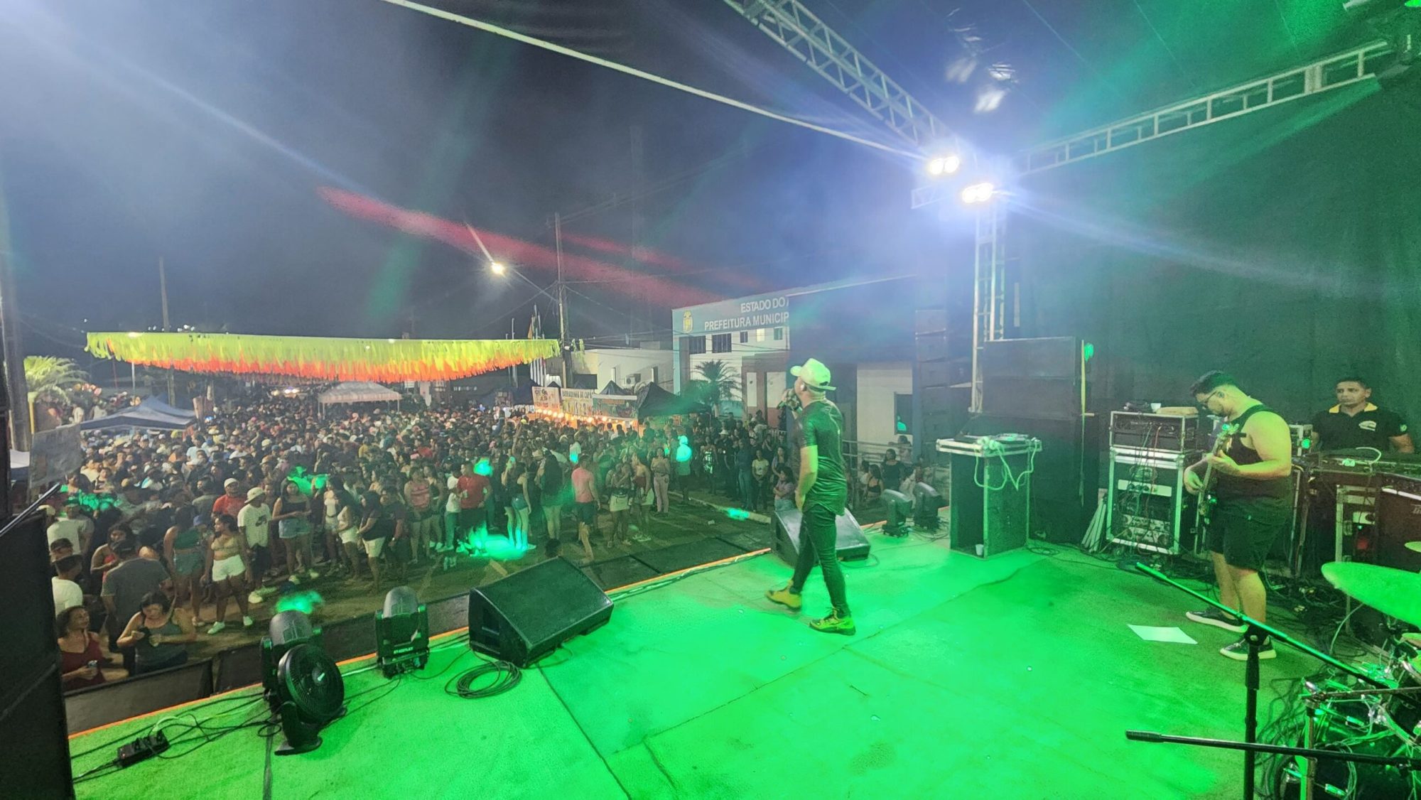 Com direito a multidão e atração nacional, CarnavAssis faz sucesso no Alto Acre; CONFIRA FOTOS