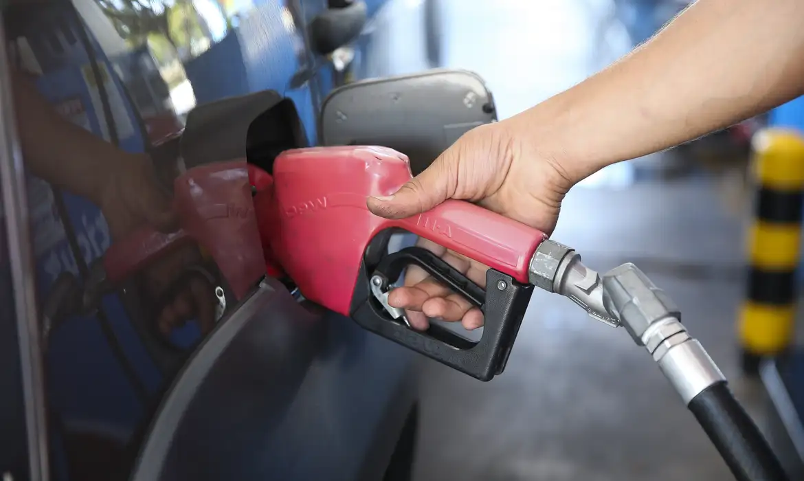 Dia Livre de Impostos tem litro da gasolina a R$ 3,82 em Natal