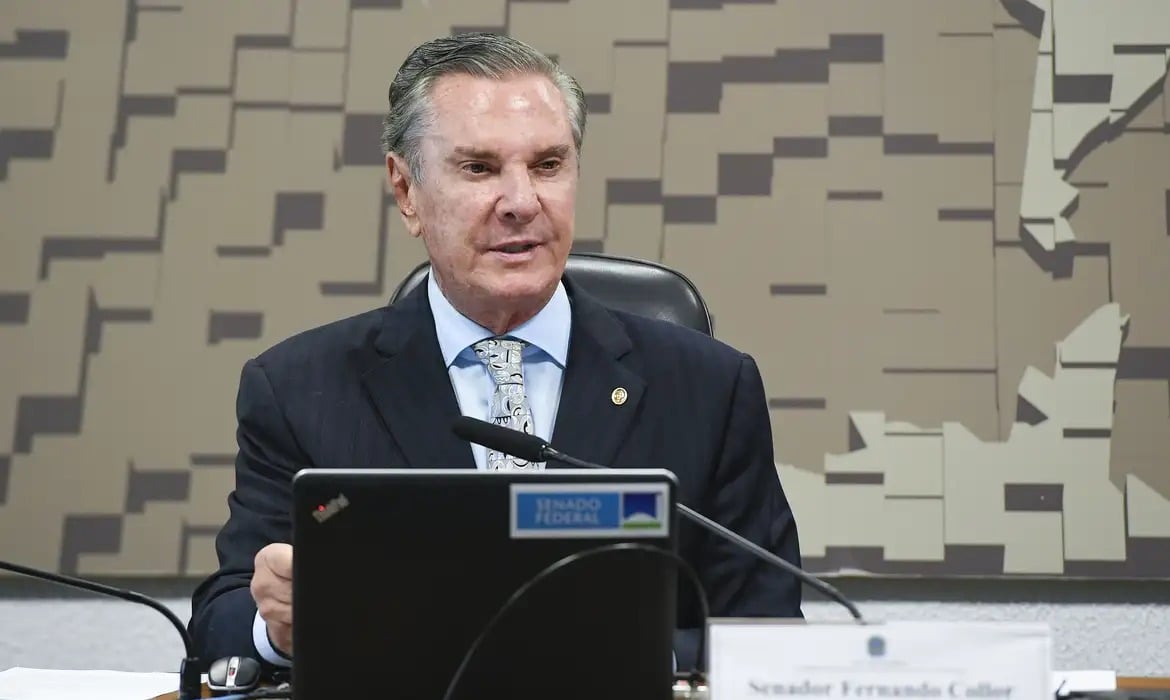 Fernando Collor deixa presídio para cumprir pena em casa