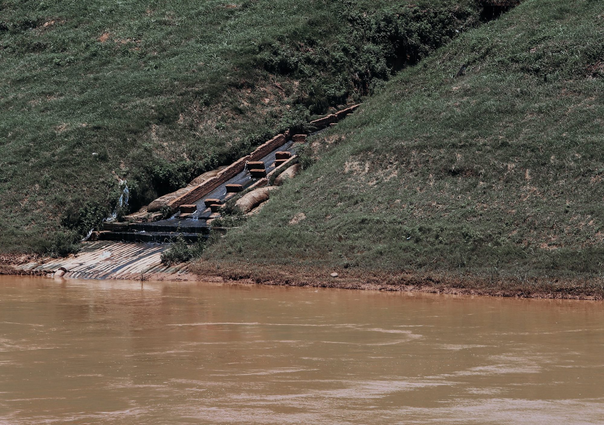 Mais da metade dos domicílios no Acre não têm acesso à rede de esgoto, mostra censo do IBGE