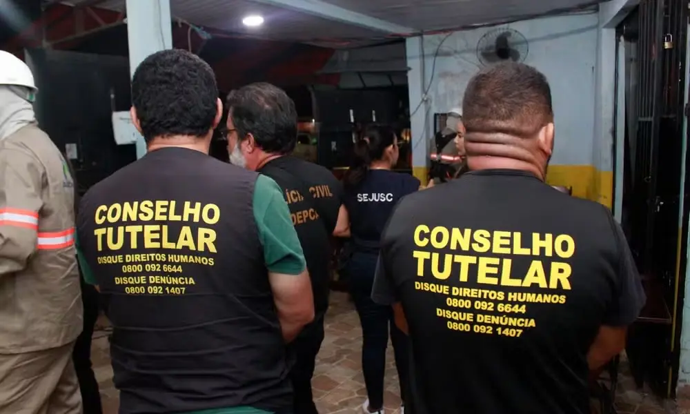Médico é preso em flagrante por aliciar adolescente de 15 anos em pousada de Manaus