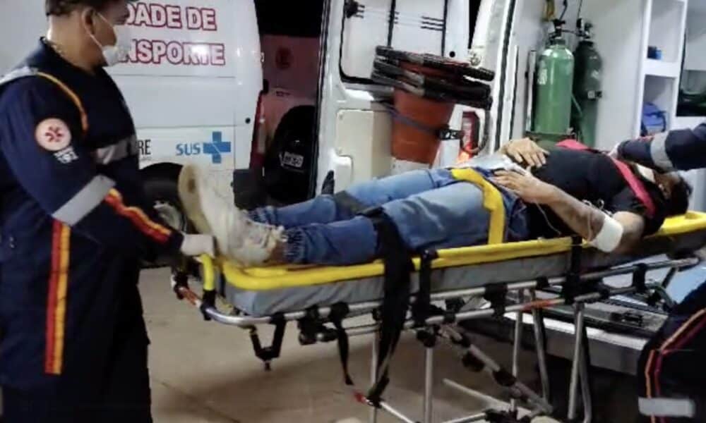 Motoboy fica ferido após colisão com carro na Avenida Isaura Parente, em Rio Branco