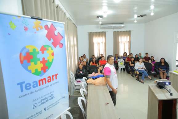 Pacaraima: professores e profissionais de saúde participam de curso sobre autismo promovido pelo TEAMARR