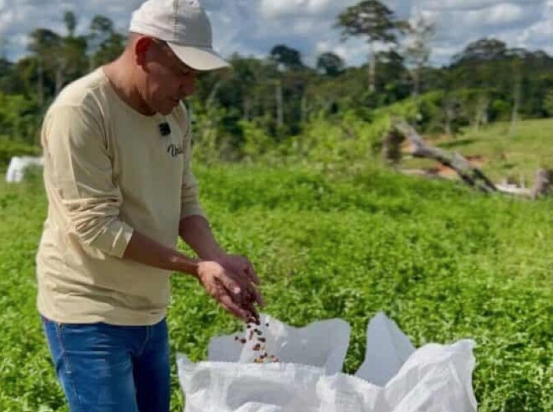 Prefeito Jerry vistoria obras em ramais e acompanha colheita de milho e café na zona rural