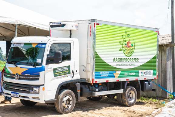Rorainópolis: Governo de Roraima entrega caminhão-baú refrigerado à associação de agricultura familiar