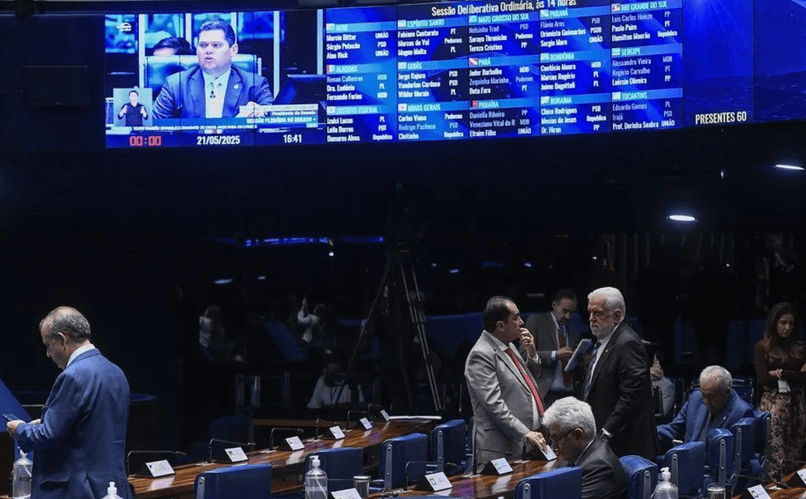 Senado aprova projeto que proíbe atletas e influencers em anúncio de bets