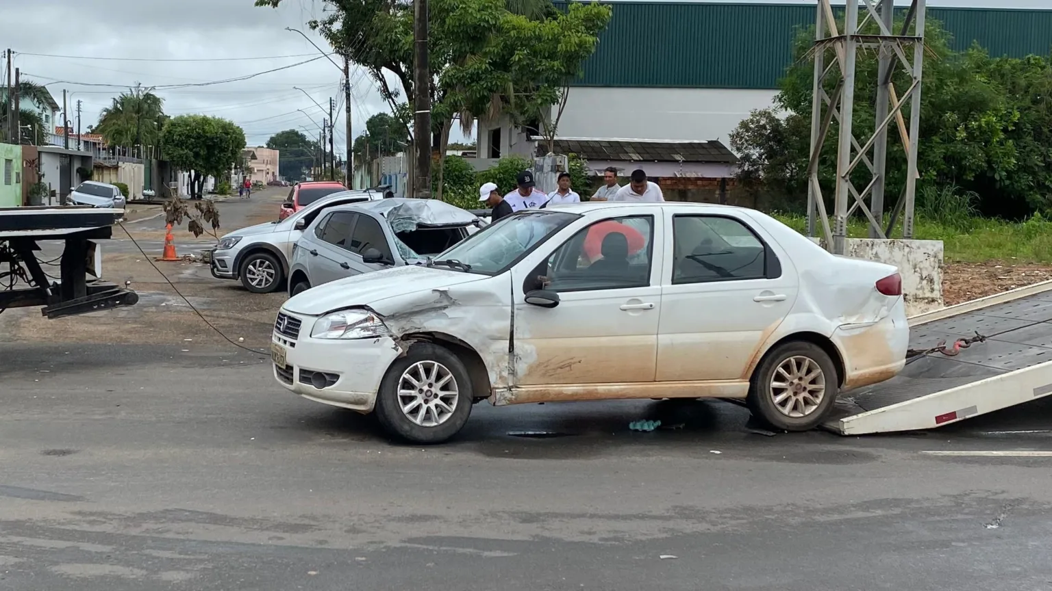 Vídeo mostra parte de acidente entre dois veículos na avenida Ataíde Teive