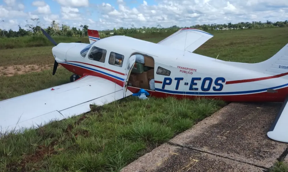 Avião sofre pane e sai da pista durante pouso no Amazonas