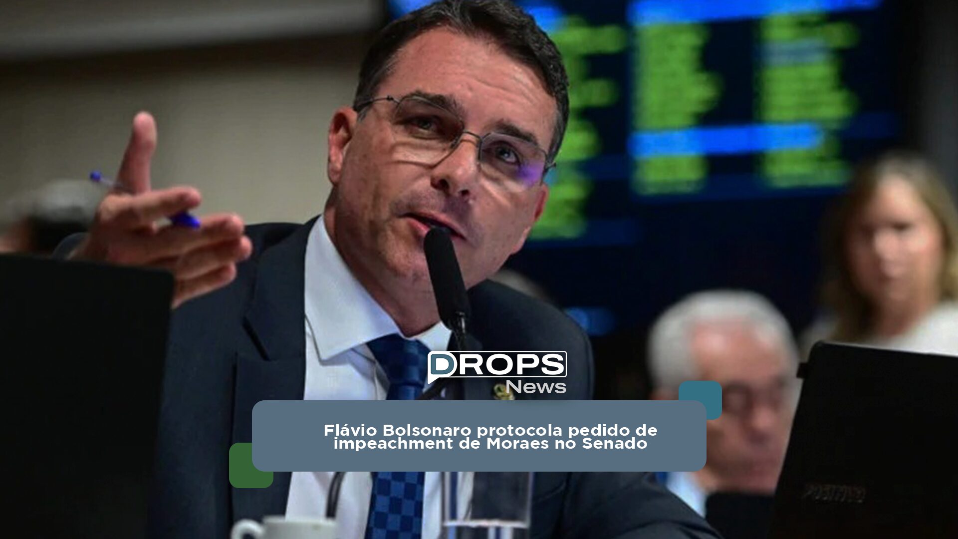Flávio Bolsonaro protocola pedido de impeachment de Moraes no Senado