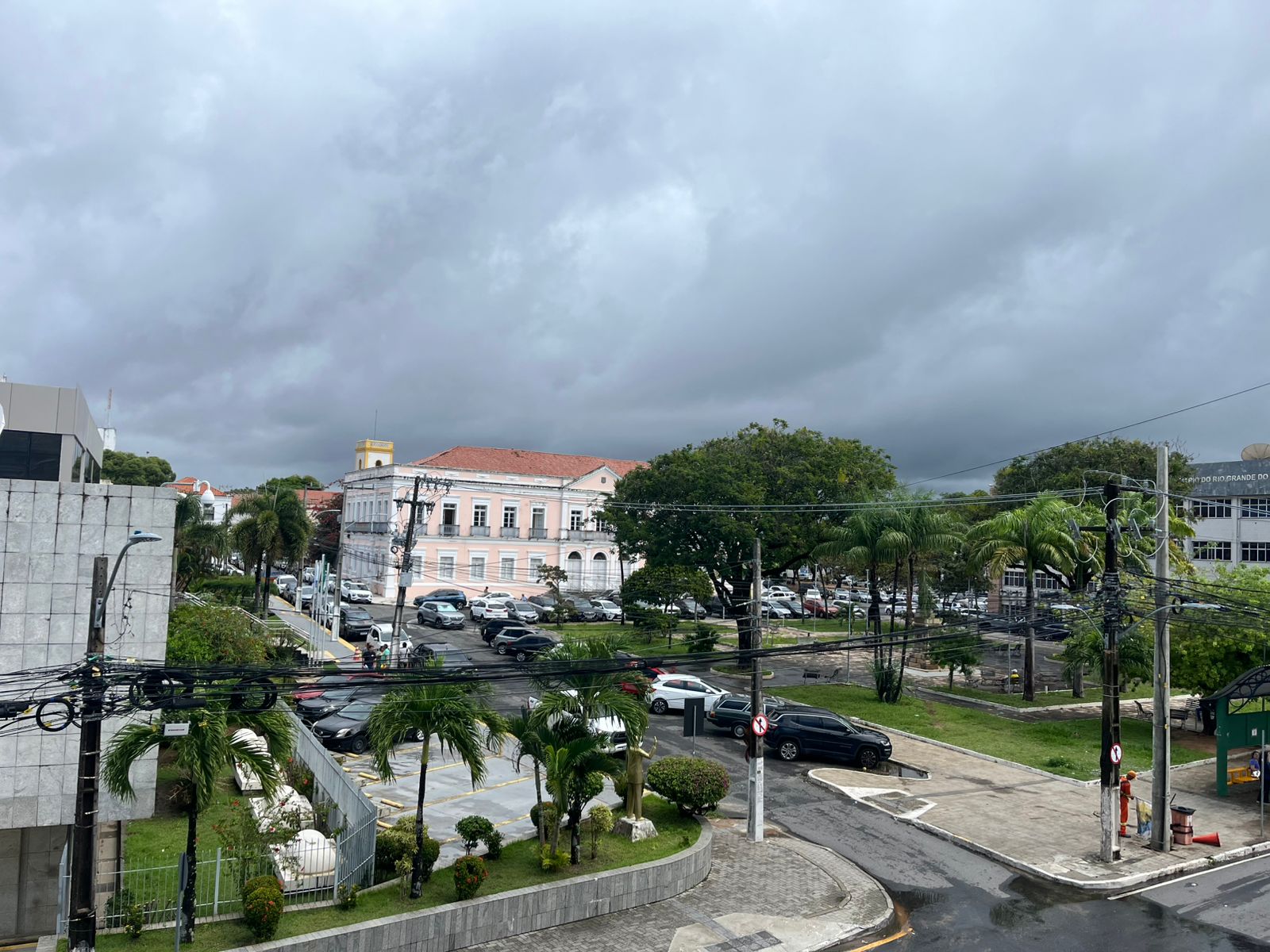 Natal tem previsão de fim de semana com céu nublado e chance de chuva